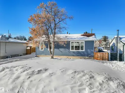 Interior photo 1 of 5044 46 Street