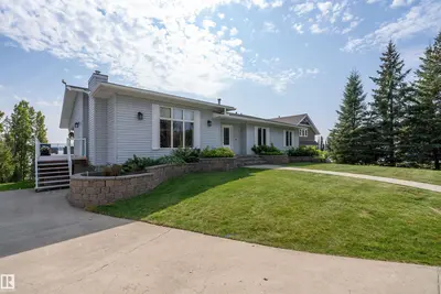 Interior photo 2 of 62001 TWP ROAD 462 A