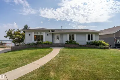 Interior photo 1 of 62001 TWP ROAD 462 A