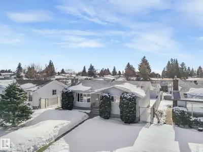 Interior photo 4 of 760 KNOTTWOOD RD S NW