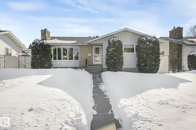 Interior photo 2 of 760 KNOTTWOOD RD S NW