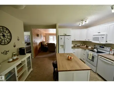 Interior photo 3 of 223 11502 TWP RD 604