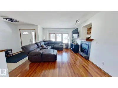 Interior photo 2 of 5322 55 AV