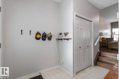 Interior photo 2 of 558 STURTZ LI