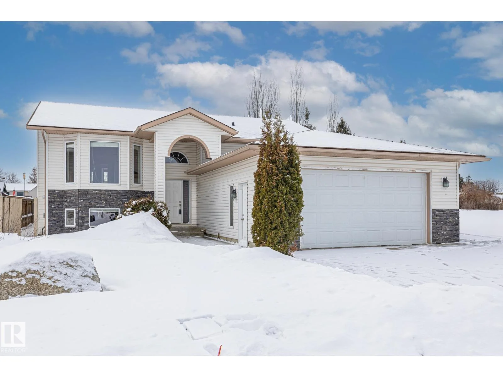 4501 56 AV, Bruderheim - 4 bedroom Detached Single Family for sale