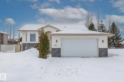 Interior photo 1 of 4501 56 AV