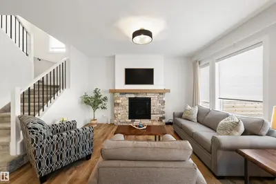 Interior photo 3 of 63 WILLOW LI