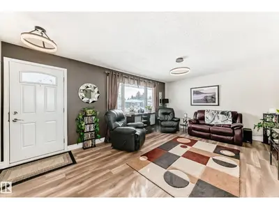 Interior photo 3 of 23 Balmoral DR