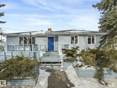 Interior photo 1 of 5020 48 AV