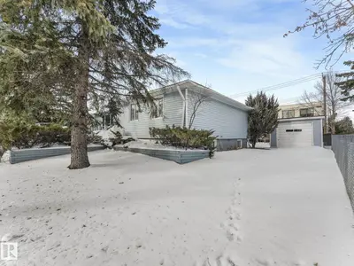 Interior photo 2 of 5020 48 AV