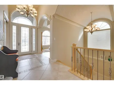 Interior photo 4 of 192 DARLINGTON CR NW