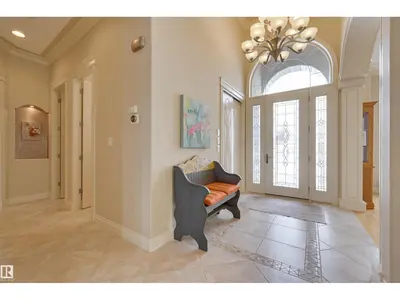 Interior photo 3 of 192 DARLINGTON CR NW