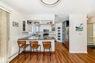 Interior photo 4 of 9924 152 ST NW