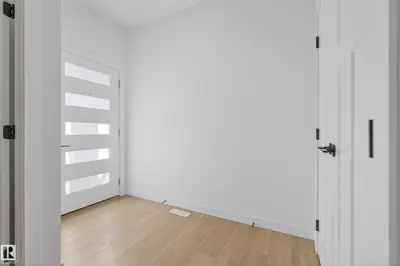 Interior photo 4 of 3510 45 AV