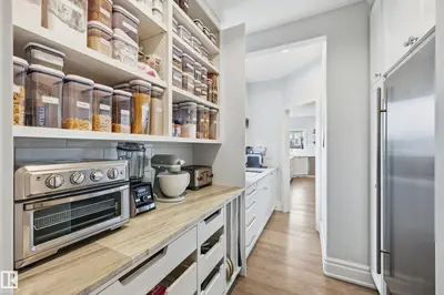 Interior photo 2 of #410 23033 WYE RD