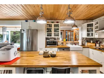 Interior photo 2 of 605 6ST