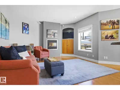 Interior photo 2 of 9422 100A ST NW