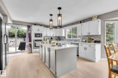 Interior photo 4 of 122 VILLAGE DO