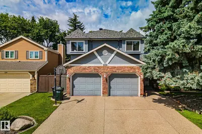 Interior photo 2 of 122 VILLAGE DO