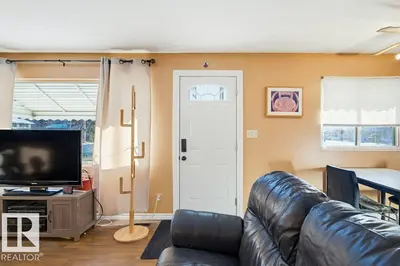 Interior photo 3 of 4704 54 AV