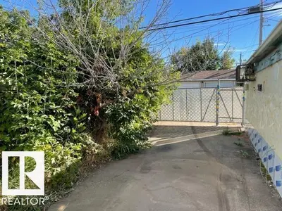 Interior photo 2 of 10917 96 ST NW