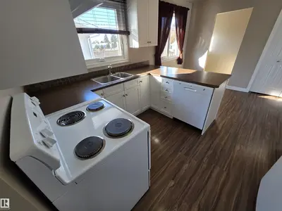 Interior photo 2 of 3 WALNUT ST