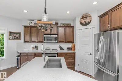 Interior photo 4 of 17 SWEETBERRY CV