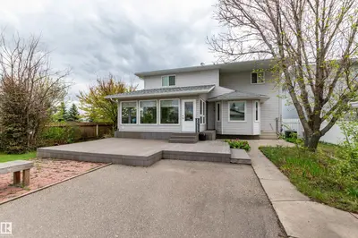 Interior photo 3 of 4126 46 ST