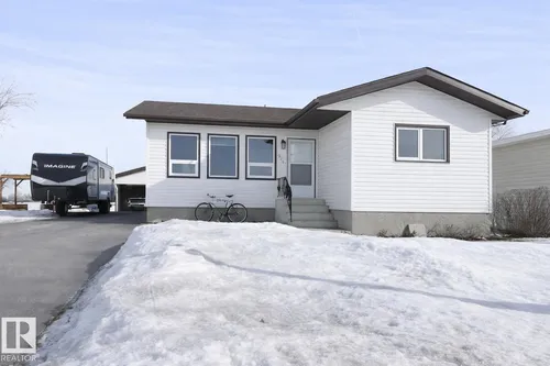 5713 43A ST, Vegreville - $415,000