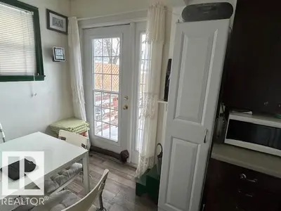 Interior photo 4 of 5028 50 AV