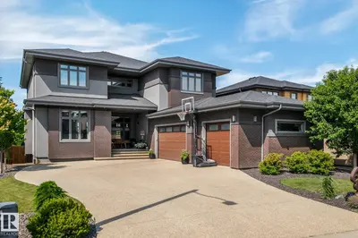 Interior photo 3 of 699 HOWATT DR SW