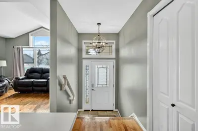 Interior photo 3 of 10 Oakridge DR S