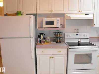 Interior photo 2 of 5506 55 AV