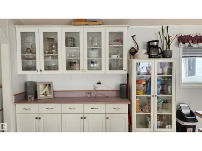 Interior photo 1 of 5506 55 AV