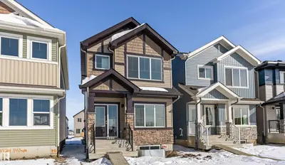 Interior photo 1 of 1020 14 AV NW