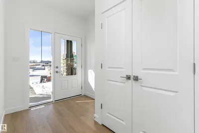 Interior photo 2 of 1020 14 AV NW