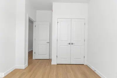 Interior photo 4 of 1020 14 AV NW