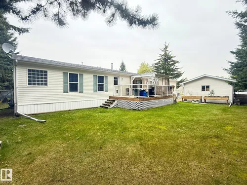 10 Village Green Mobile Park, Warburg - $139,000