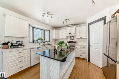 Interior photo 4 of #8 54514 RR12