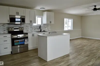 Interior photo 1 of 735 Parkland Brook