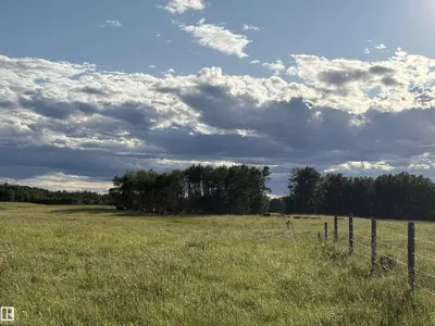 Interior photo 4 of 0 NW-31-49-3 W5