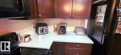 Interior photo 4 of #218 3715 WHITELAW LN NW