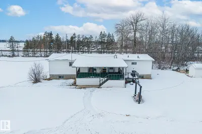 Interior photo 4 of 26332 TWP ROAD 594