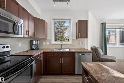 Interior photo 2 of #103 2035 GRANTHAM CT NW