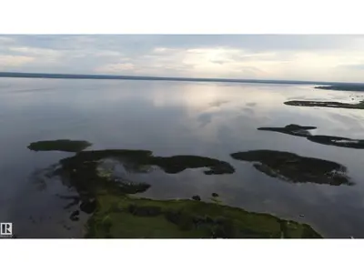 Interior photo 3 of 21-55022 Lac Ste. Anne Trail