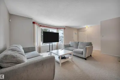 Interior photo 4 of 39 WOODSTOCK DR