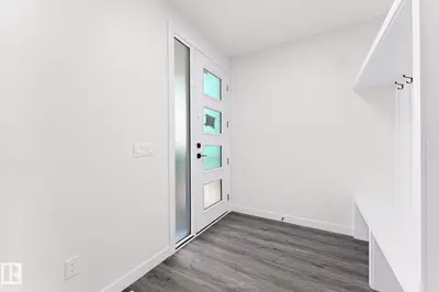 Interior photo 2 of 3 PIERWYCK LO