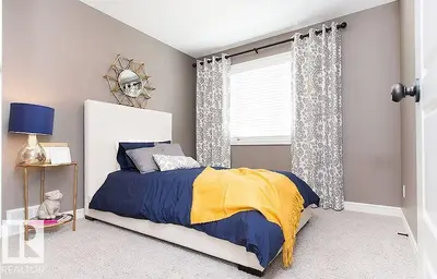 Interior photo 4 of 326 DESROCHERS BV SW