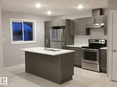 Interior photo 3 of 326 DESROCHERS BV SW