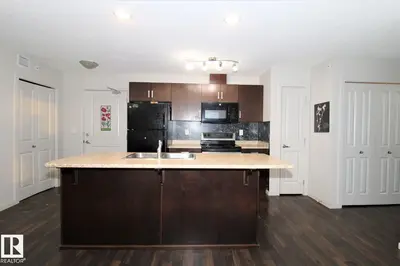 Interior photo 3 of #430 5515 7 AV SW